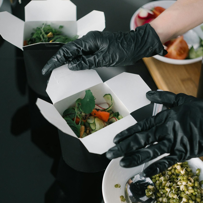 The Role of Reliable Food Service Gloves in Ensuring Hygiene and Efficiency